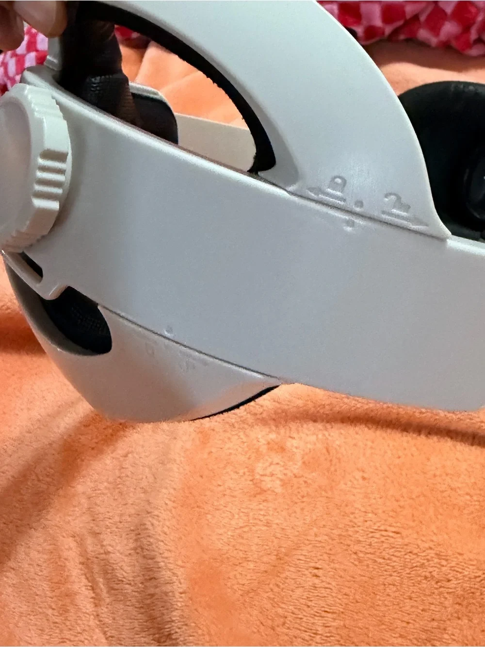 Quest 2 White VR Headset with White Controllers